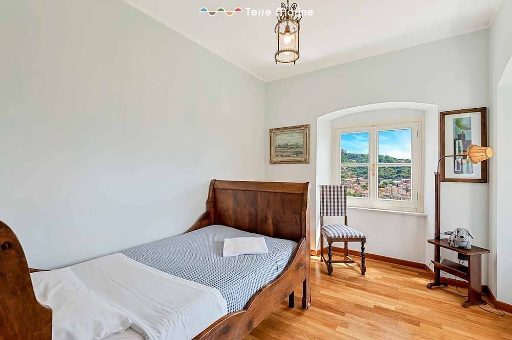 Villa La Levante est une splendide villa d'époque située dans une position élégante et résidentielle, entourée par la nature mais en même temps proche des principaux services. Cette élégante résidence offre une expérience de vie unique, caract in La Spezia, Riviera di Levante