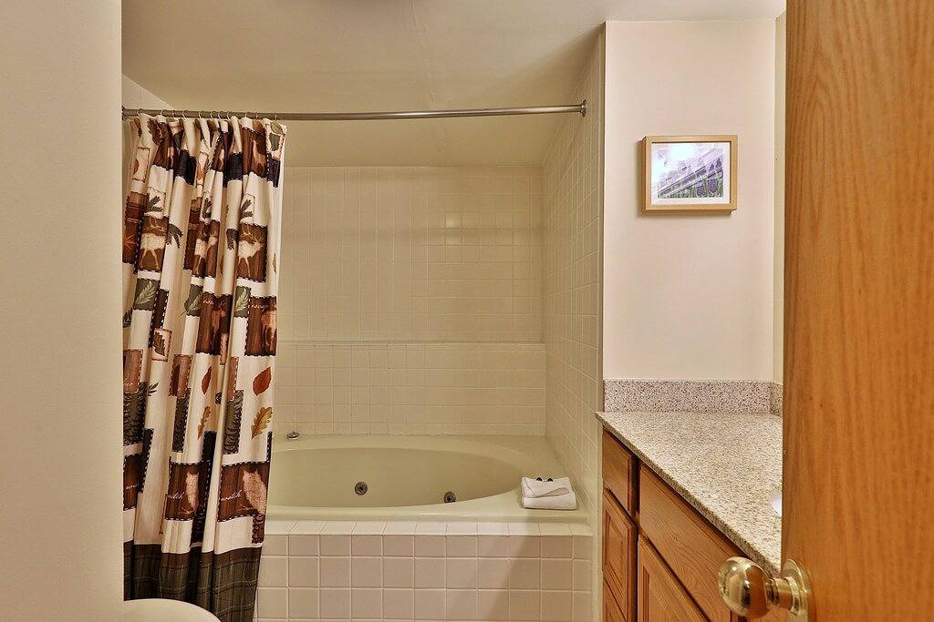 Ganze Wohnung, How to Lose Your Ski Pass in 10 Days with Mountain Views on Shuttle Route A1 in Killington, Rutland County