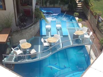 Hôtel pour 6 personnes, avec bassin pour enfant et jacuzzi ainsi que jardin et piscine à Afitos