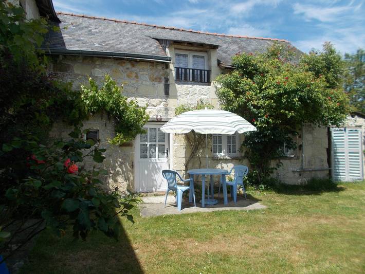 Gîte pour 2 personnes, avec piscine à Allonnes