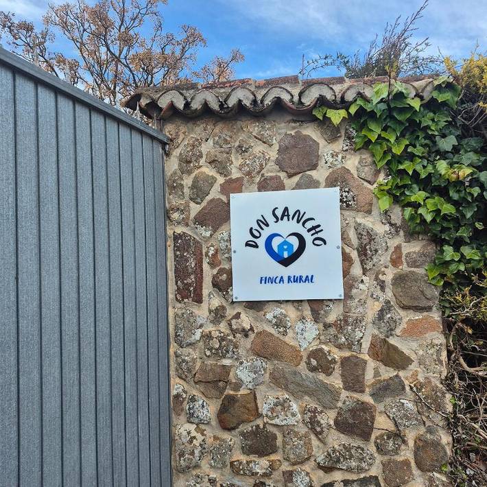 Chalet para 20 personas, con piscina además de vistas y jardín, Se admiten mascotas en Castilla-La Mancha - 2