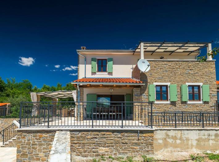 Ferienhaus für 8 Personen, mit Seeblick und Balkon sowie Sauna in Buzet