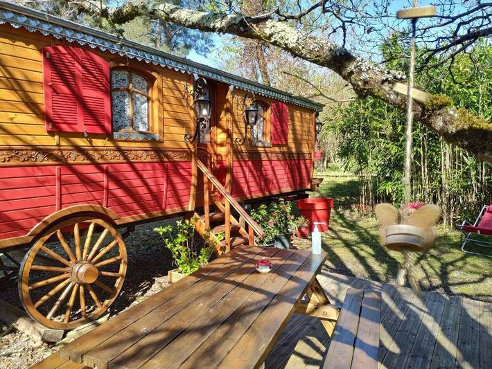 Location de vacances pour 4 personnes, avec Terrasse ainsi que Jardin et Vue à Léognan