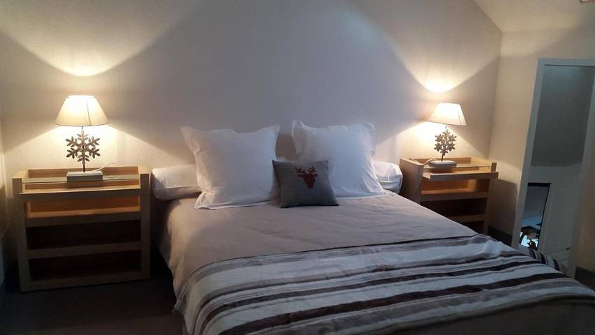 Gîte pour 8 personnes, avec vue ainsi que piscine et jardin, animaux acceptés à Saint-Pons (Alpes-de-Haute-Provence) - 2