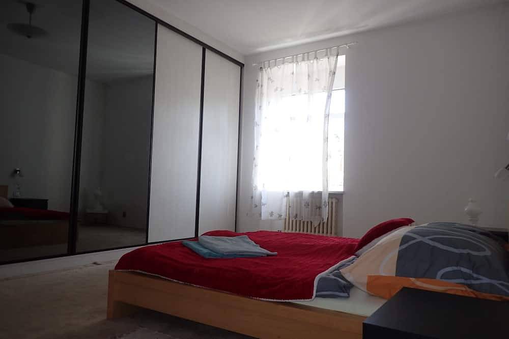 Ganze Wohnung, Spacious apartment near the center in Bratislava, Bratislava und Umgebung