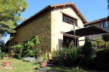 Location de vacances pour 8 personnes, avec piscine et jardin à Masseube