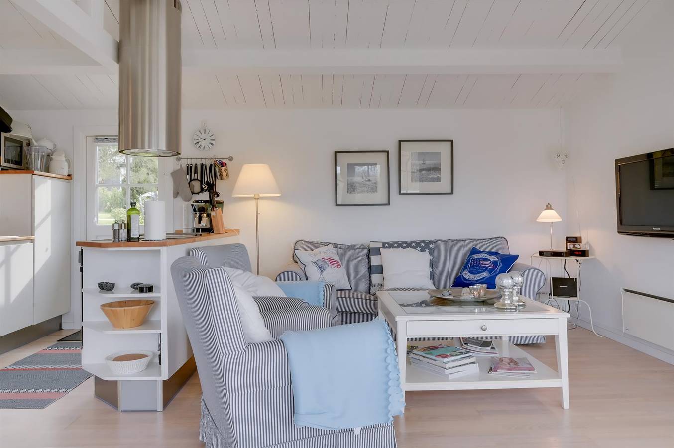 Home in Dronningmølle with Wifi in Dronningmølle, Kattegat Küste
