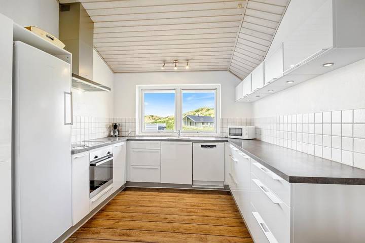 Splendid holiday home with swimming pool for 12 people in Skodbjerge, Årgab