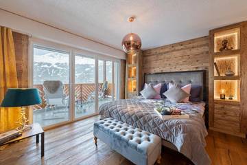 Gîte pour 2 personnes, avec vue ainsi que piscine et balcon à Lens (Suisse)