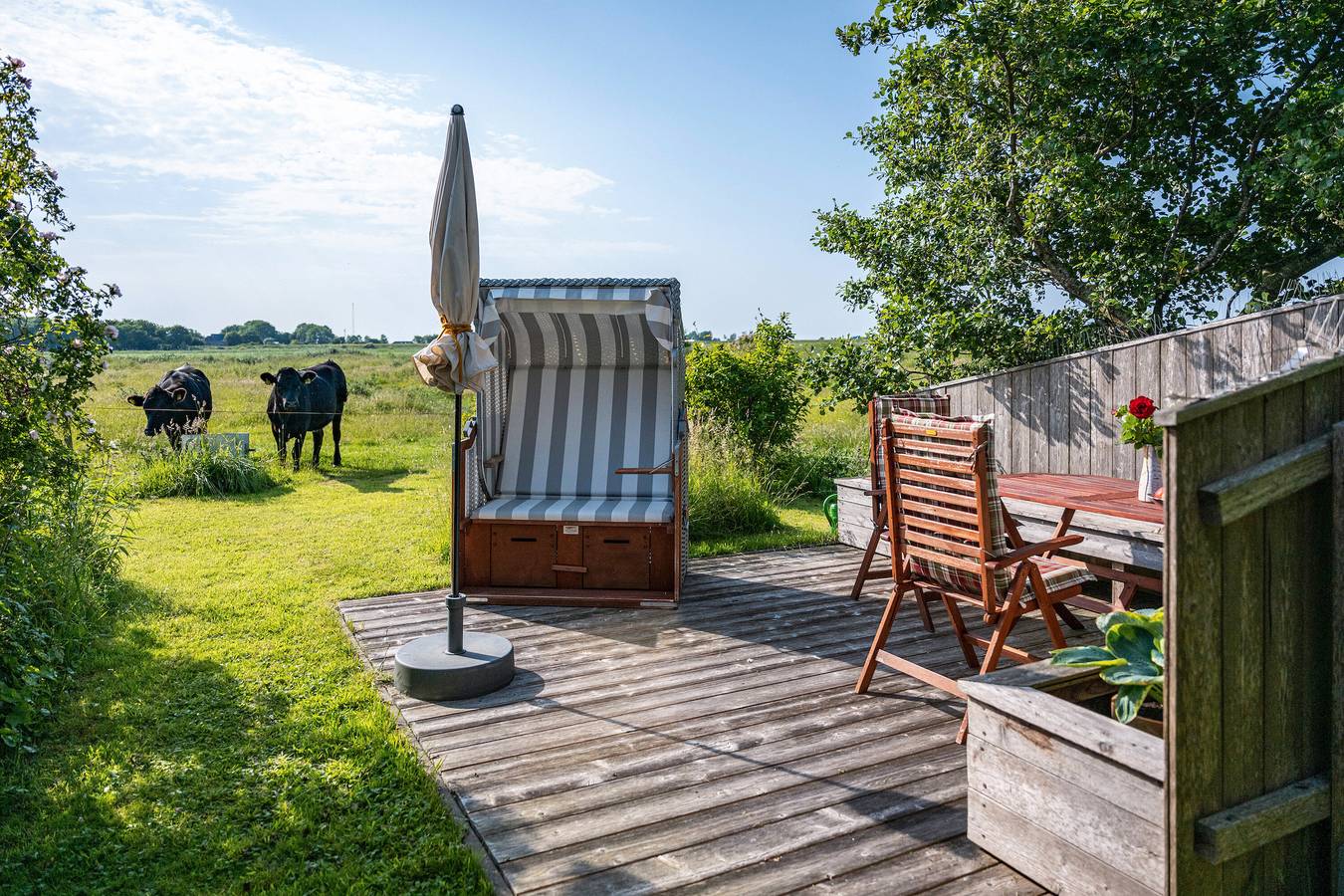 Ganze Wohnung, Ferienwohnung Voglkoje" mit privater Terrasse, Gemeinschaftsgarten und Wi-Fi in Pellworm, Nordfriesische Inseln
