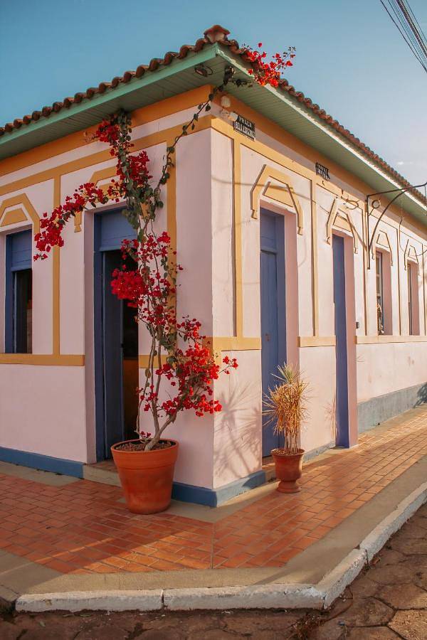 Pousadas para 2 pessoas, com jardim e balcão em São João Batista do Glória