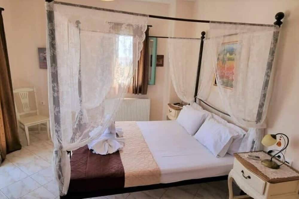 Ganze Wohnung, Skyros Luxury Poolside Getaway in Skyros