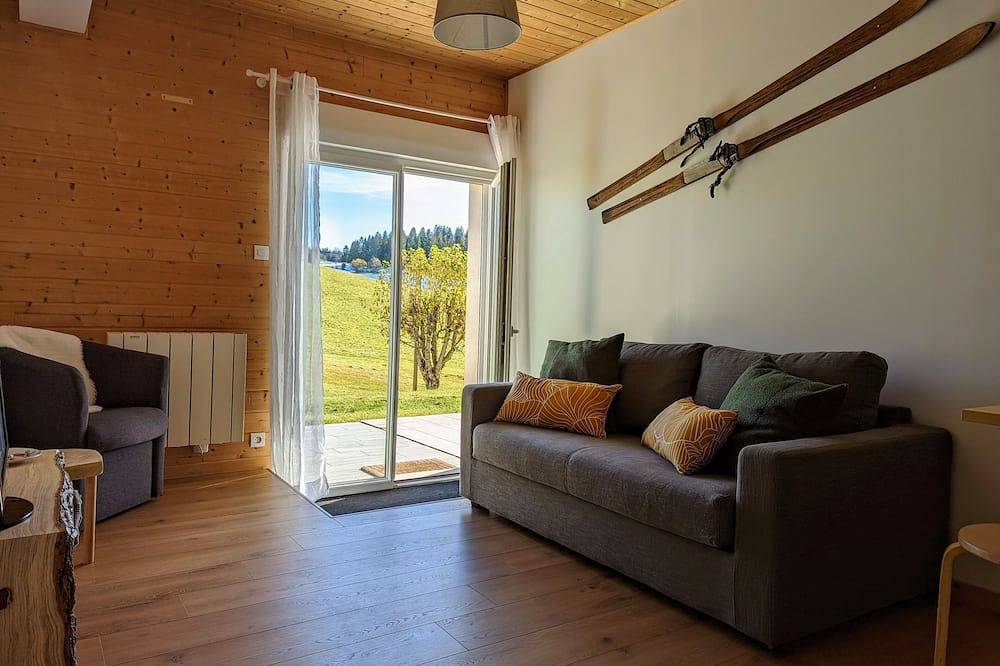 Appartement entier, Appartement rez de jardin avec terrasse en pleine nature in Longchaumois, Parc naturel régional du Haut-Jura