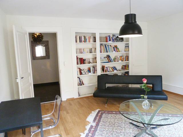 Louis-Favre 21 - Chambre double avec salle de bain à l'étage in Neuchâtel, Pays des Trois-Lacs