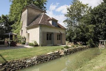 Gîte pour 6 personnes, avec jardin ainsi que terrasse et jacuzzi dans Yonne