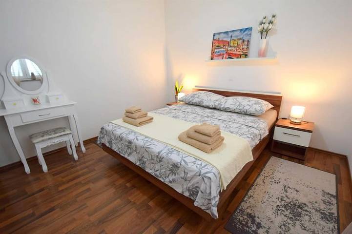 Ganze Wohnung, Ferienwohnung Gem mit Balkon in Malinska-Dubašnica, Krk