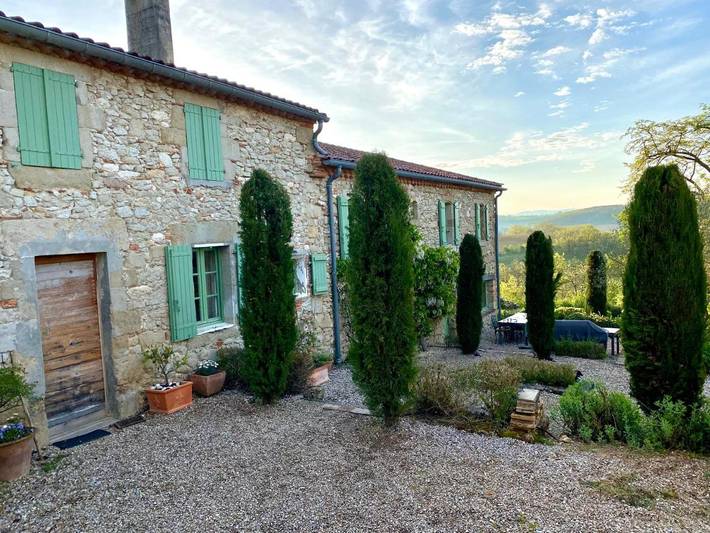 Location de vacances pour 12 personnes, avec Terrasse et Jardin ainsi que Piscine et Vue à Algans