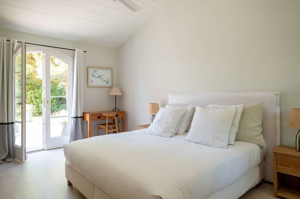 Stunning family villa with private pool and tennis court in Les Portes-en-Ré, Isla de Ré