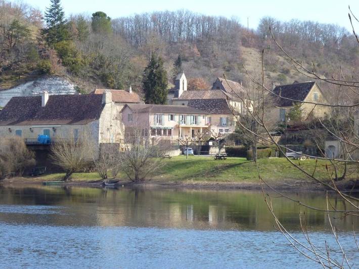 Hôtel pour 2 personnes, avec Terrasse ainsi que Jardin et Vue à Badefols-sur-Dordogne