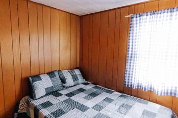 Cottage for 8 Guests in Wasaga Beach, ON, Lake Huron ON, Picture 2