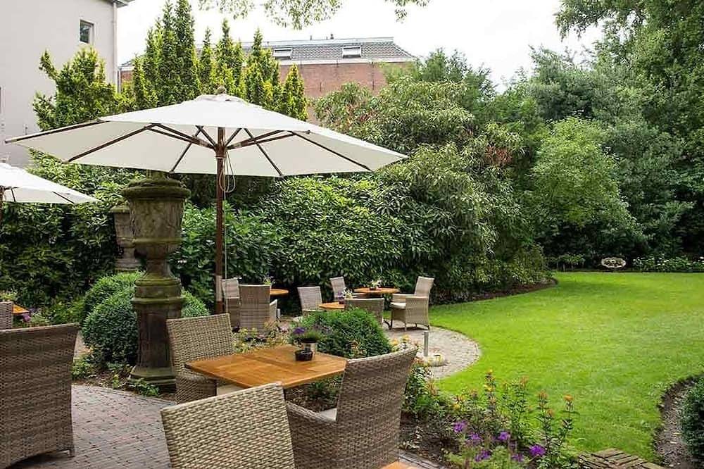 2 Stylish Rooms Ideal for Cultural Experiences Near The Fries Museum in Leeuwarden, Niederländische Nordsee