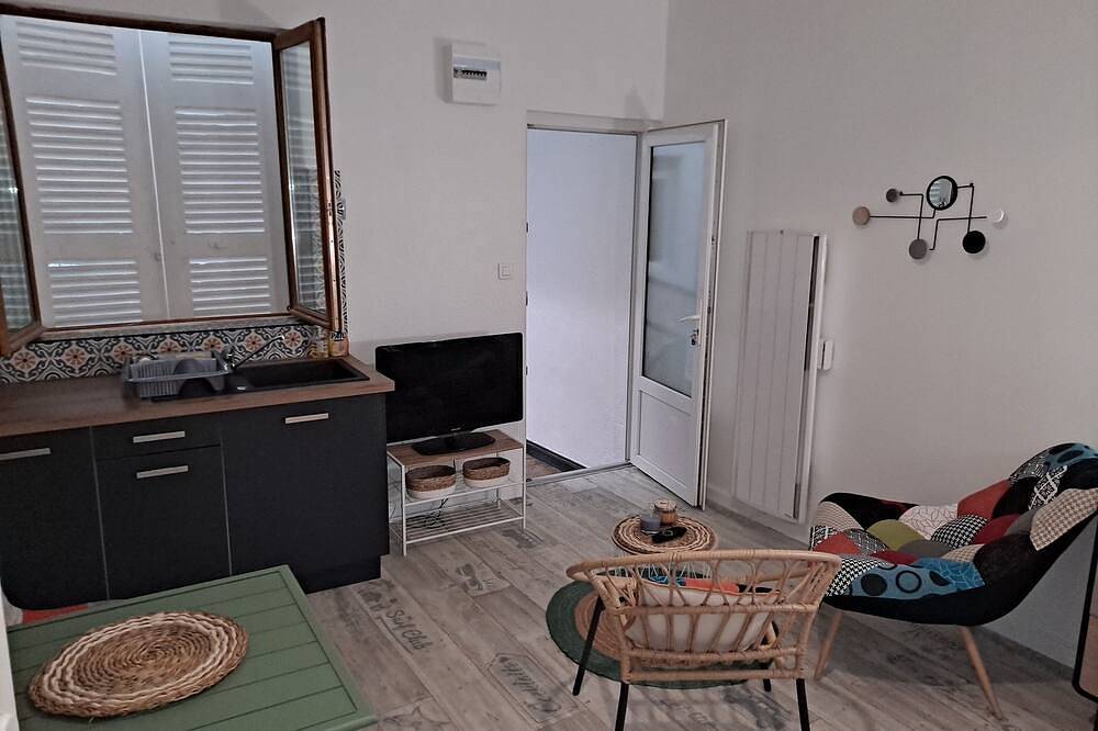 Entire apartment, Quiet studio, indoor terrace and secure bike storage in Rochefort, Rochefort region