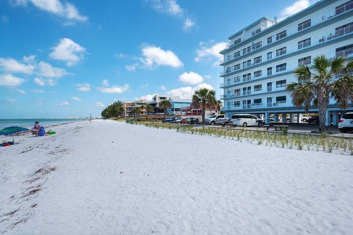 Vacation rental for 4 people, with balcony in Treasure Island