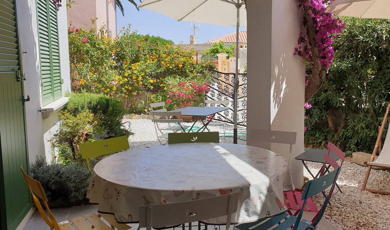 Appartement entier, Bandol, appartement 90 m², 4/7 personnes, jardin, 3 chambres in Bandol, Région de Toulon