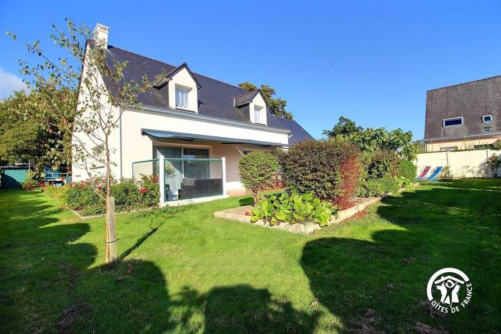 Gîte pour 8 personnes, avec jardin et terrasse à Le Tour-du-Parc - 2