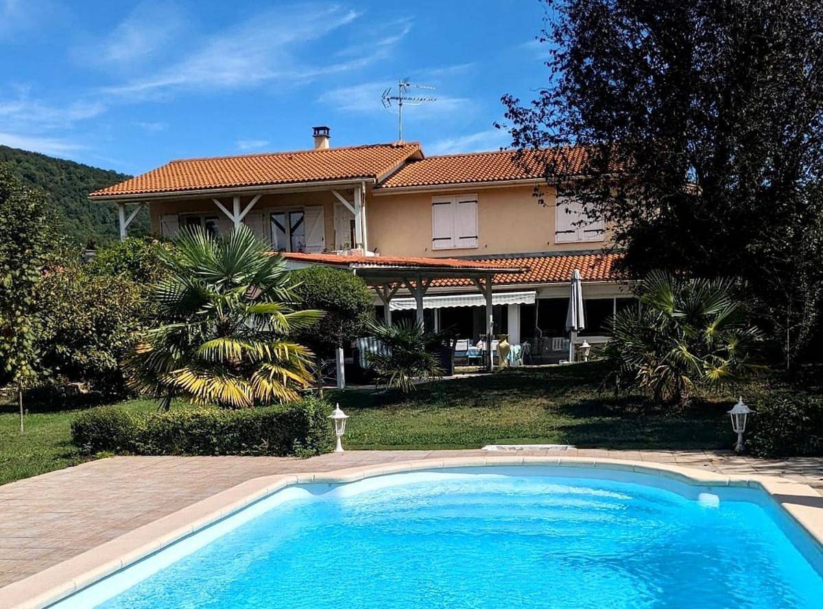 Three-Bedroom House in Apprieu, Région de La Tour-du-Pin
