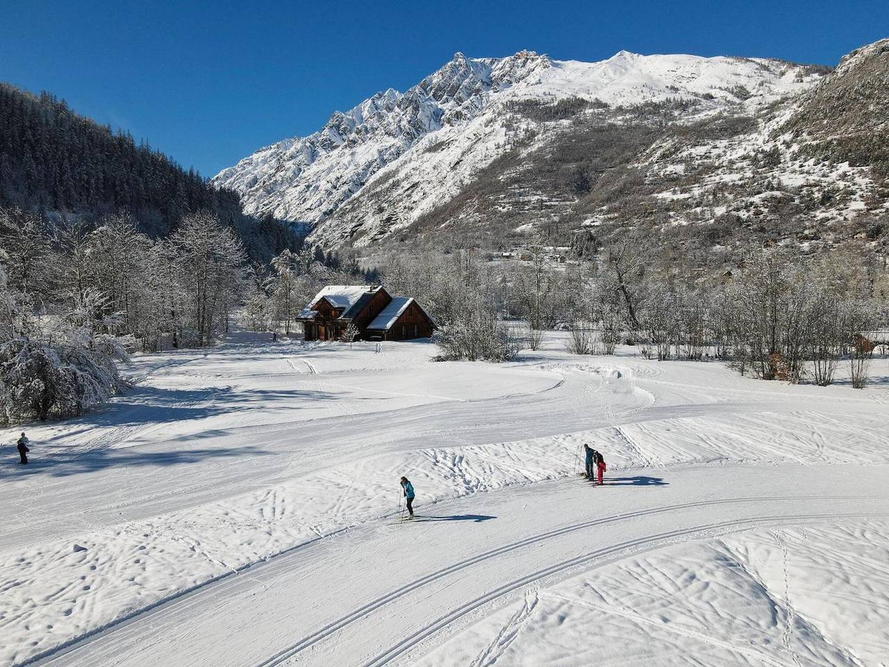 Ganze Wohnung, „Chalet de l'Onde“ – Gîte für 12 Personen in der Natur, sportliches & familienfreundliches Basislager in Vallouise, Nationalpark Écrins