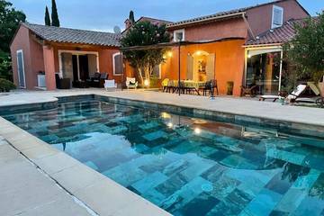 Location de vacances pour 8 personnes, avec jardin à Saint-Paul-en-Forêt