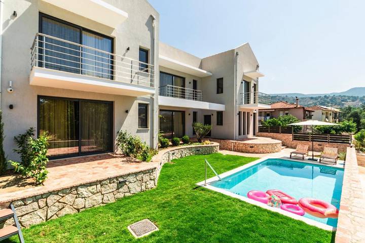Appartement de vacances pour 2 personnes, avec piscine ainsi que jardin et vue