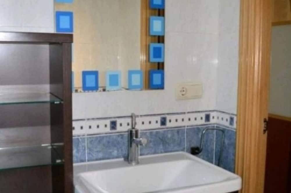 Entire apartment, Warm and cozy apartment in Puente la Reina, village of the St. James way. in Puente la Reina, Navarra Province
