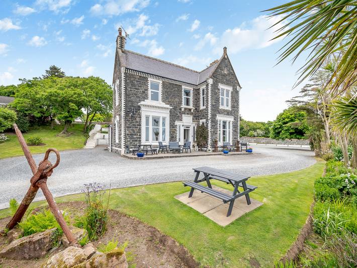 Log cabin for 15 people, with garden in Portpatrick