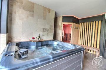 Gîte pour 9 personnes, avec sauna et jacuzzi ainsi que jardin et terrasse dans Plage de Port-Mabo