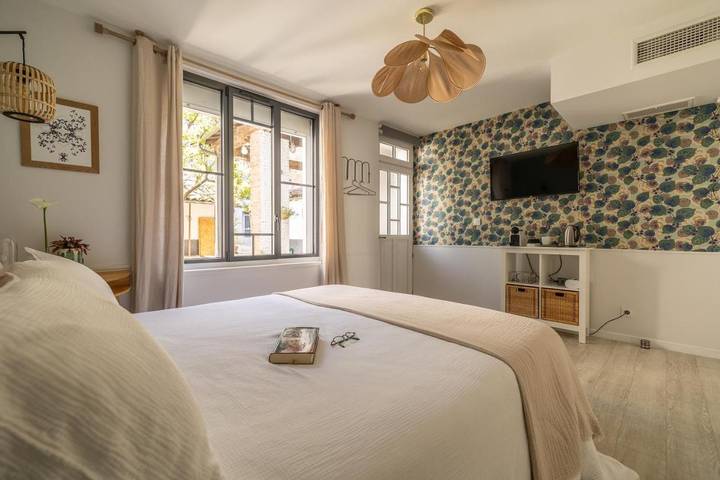 Chambre d’hôte pour 3 personnes, avec Terrasse ainsi que Jardin et Piscine à Sainte-Croix (Tarn)