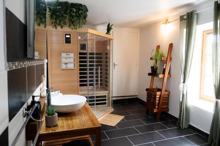 Location de vacances pour 11 personnes, avec Jardin et Sauna à Menétru-le-Vignoble