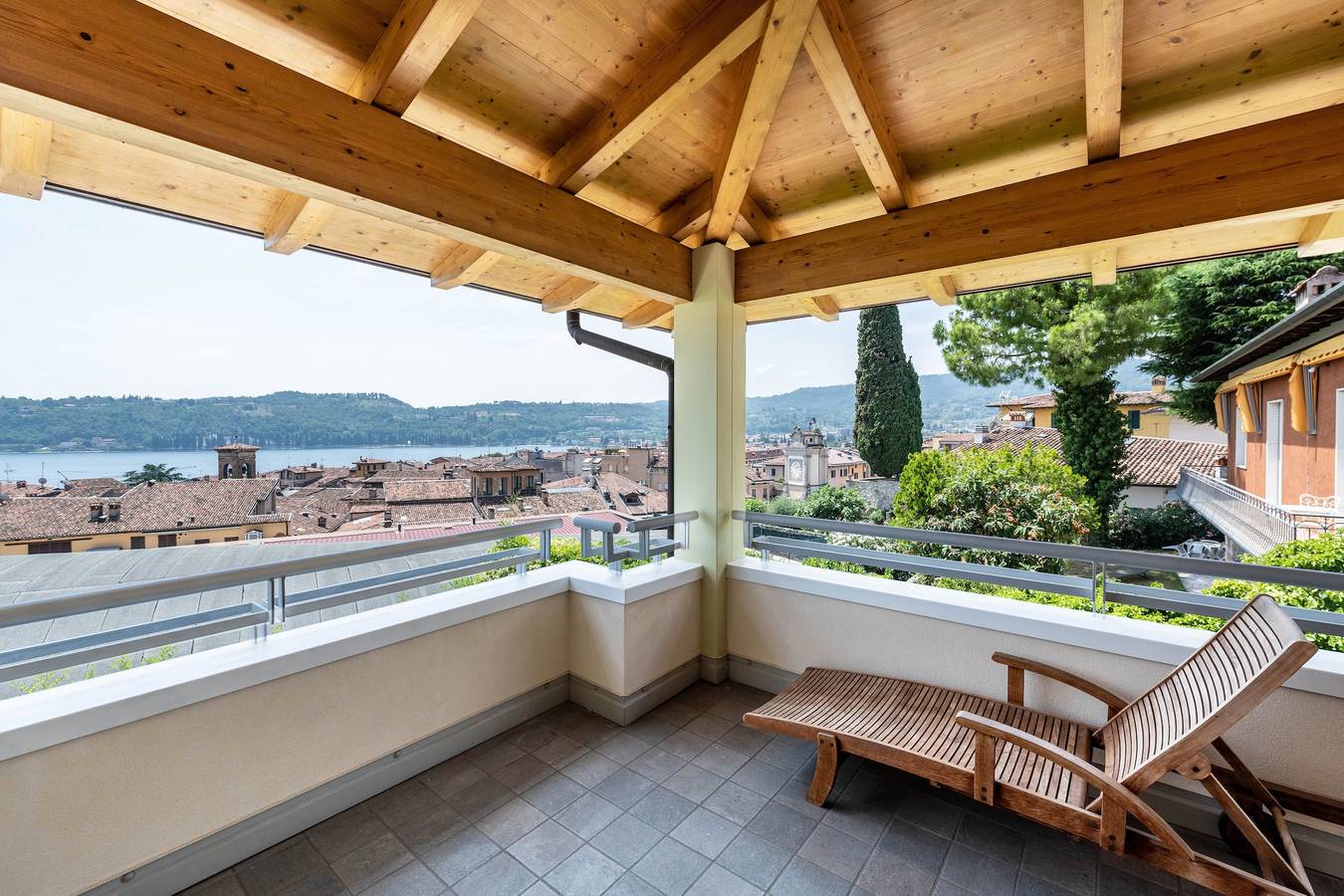 Apartamento entero, Apartamento 'Rocchetta' con vistas al lago, Wi-Fi y aire acondicionado in Saló, Montañas Garda