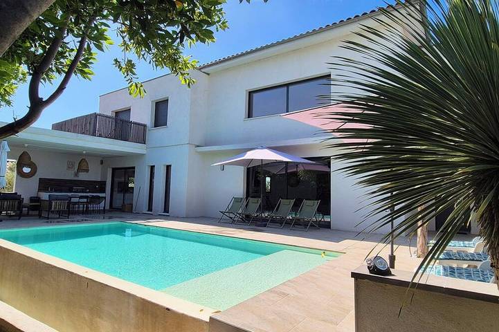 Villa pour 8 personnes, avec Balcon ainsi que Jacuzzi et Jardin