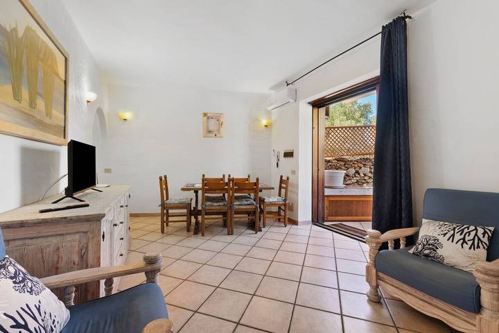 Holiday Home 'Villa Oliva Pittulongu' with Sea View, Wi-Fi and Air Conditioning in Pittulongu, Olbia