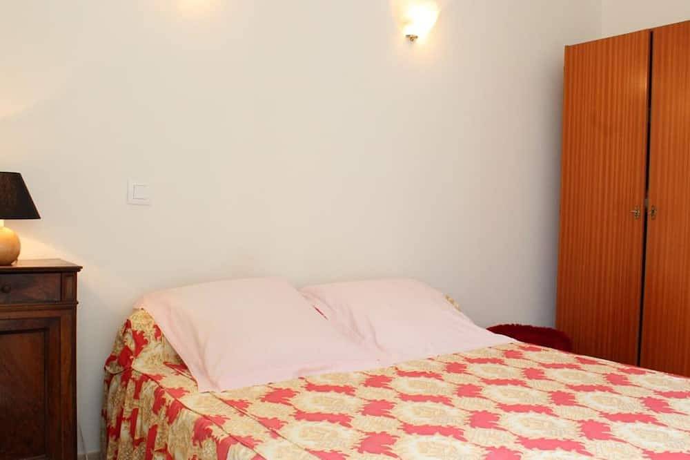 Charming Beachside Cottage in La Brée with Garden & Veranda - Sleeps 4 in La Brée-les-Bains, Côte de Beauté