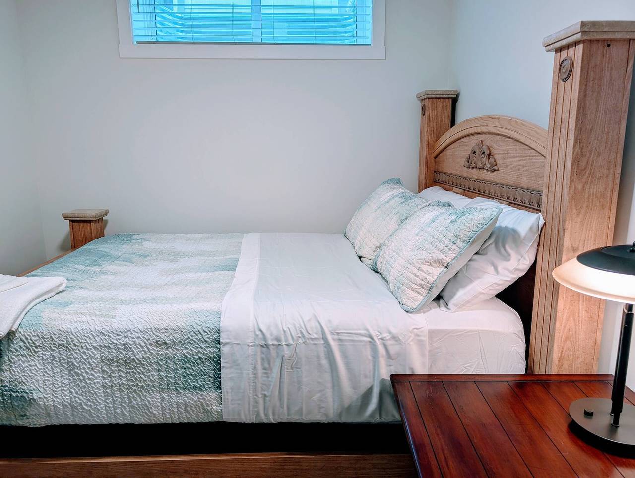 Gästesuite mit 2 Schlafzimmern in Sw in Calgary, Kanadische Rocky Mountains