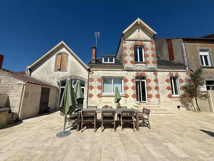 Villa pour 11 personnes, avec terrasse et piscine, animaux acceptés