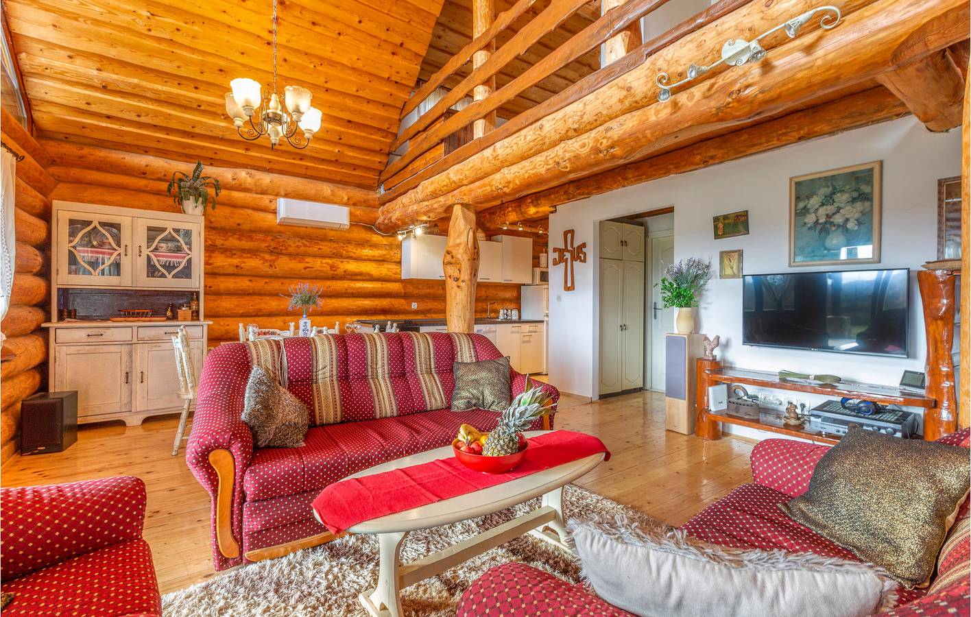 Reizende 2-Zimmer-Wohnung mit Pool, Terrasse und WLAN in Lovinac, Lika-Senj