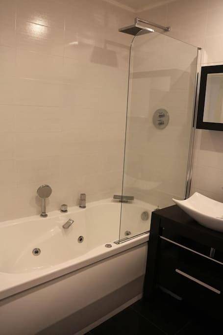 Appartement entier, Beau T2 face aux Thermes - Av Royat in Royat, Parc naturel régional des Volcans d'Auvergne