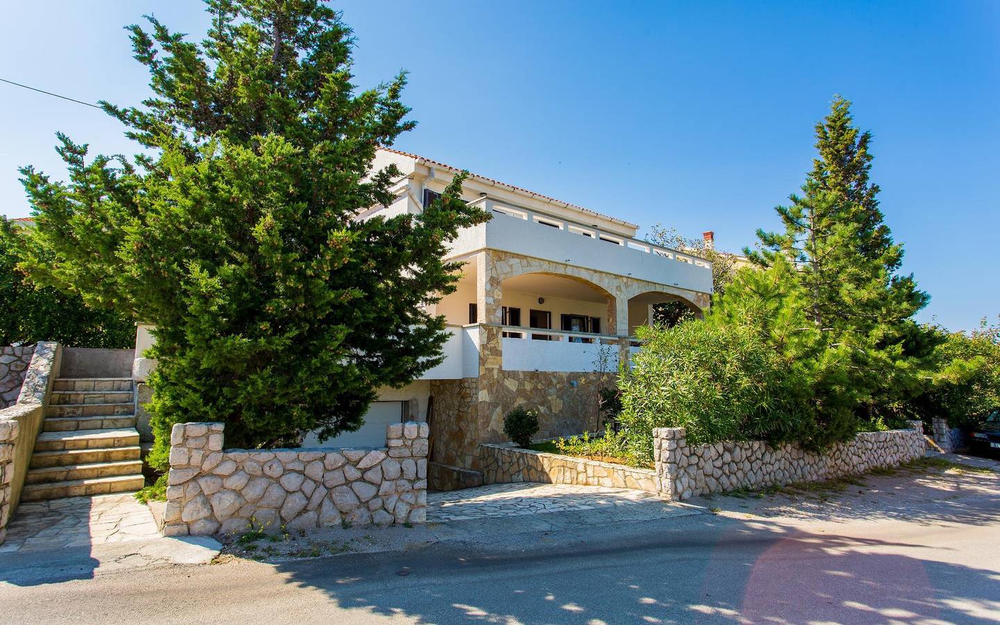 Ganze Ferienwohnung, Apartment Zeljko- mit Pool, 200m vom Meer in Silo (Krk), Krk