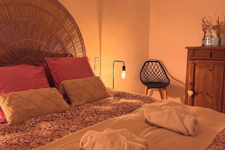 Location de vacances pour 8 personnes, avec terrasse et jardin à Caurel - 3