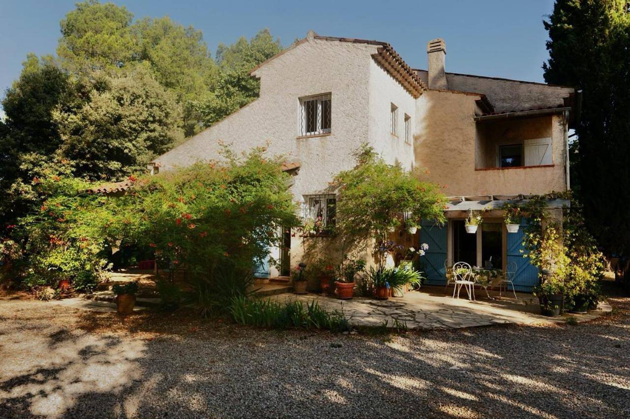 Standard Double Room with Shared Bathroom in Lorgues, Région de Draguignan