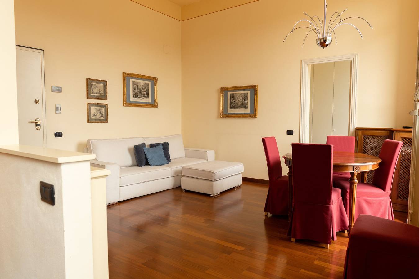 Apartamento entero, Apartamento 'Lucca Storica' con terraza privada, balcón y Wi-Fi in Lucca, Provincia de Lucca
